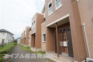ノイ・クレアーレ外観写真