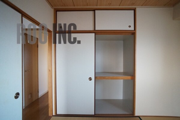 収納(写真は反転のお部屋です)