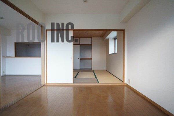 洋室(写真は反転のお部屋です)