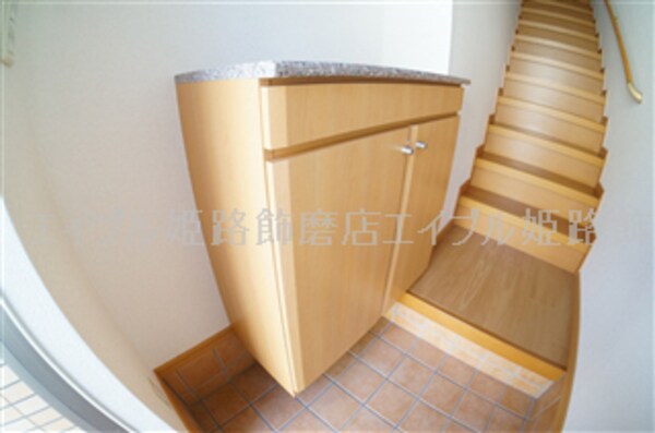 玄関(写真は反転のお部屋です)