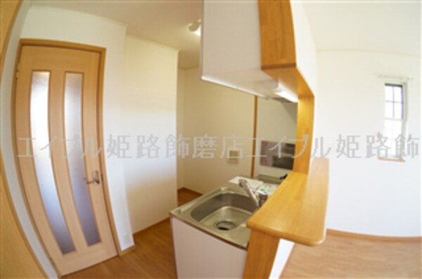 キッチン(写真は反転のお部屋です)