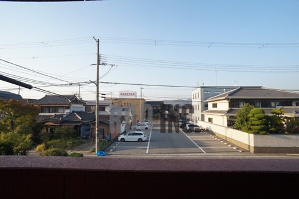 眺望(バルコニー北向きですが、遮る建物もありませんので明るいです)