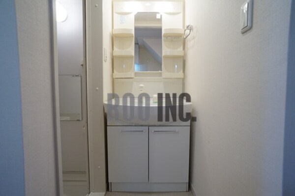 洗面設備(写真は反転のお部屋です)