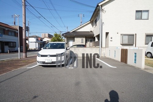 物件内観写真8　(珍しい来客用駐車場付きです)