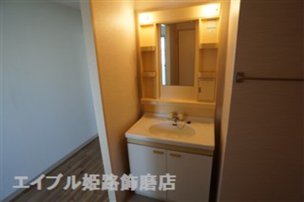 洗面設備(写真は反転のお部屋です)