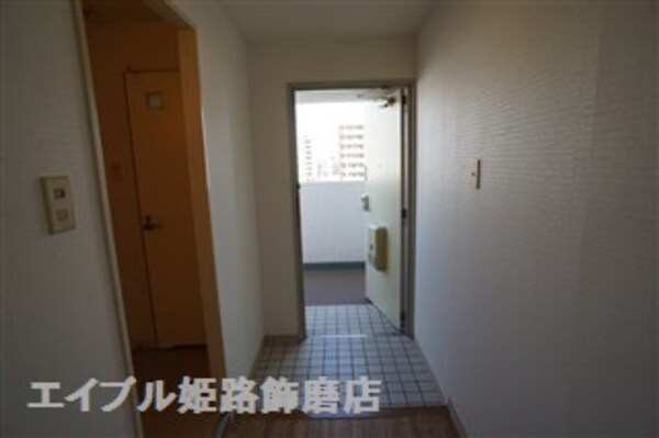 玄関(写真は反転のお部屋です)