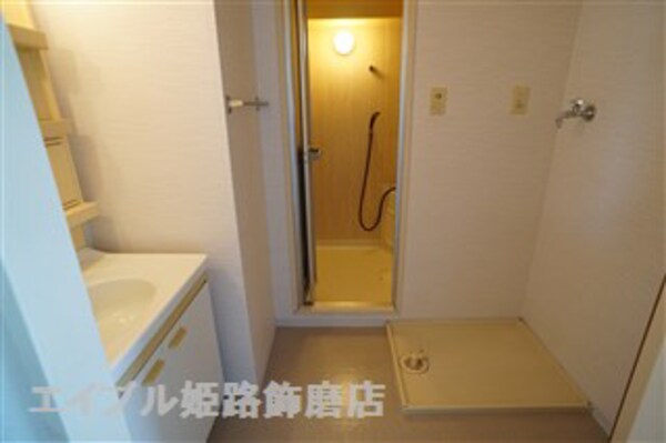 洗面設備(写真は反転のお部屋です)