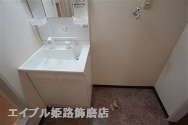 洗面設備(写真は反転のお部屋です)