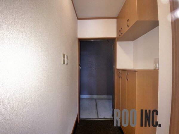玄関(写真は反転のお部屋です)