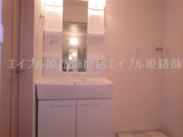 洗面設備(写真は反転のお部屋です)