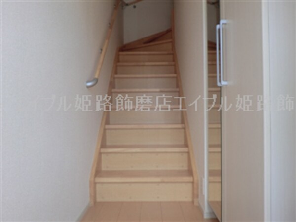 玄関(写真は反転のお部屋です)