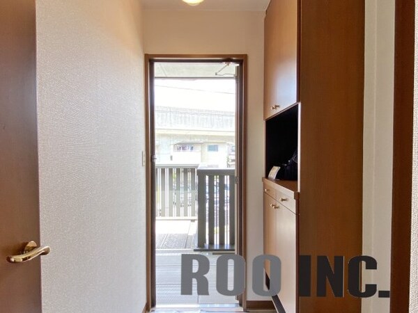 玄関(写真は反転のお部屋です)