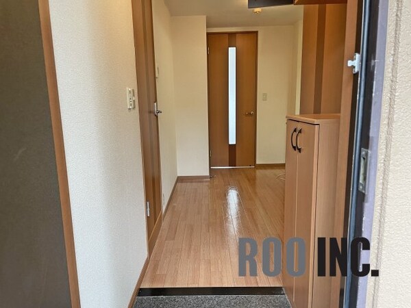 玄関(写真は反転のお部屋です)