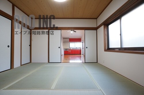 物件内観写真25　(襖を外すと１８帖の大きなリビングとして使う事も出来ます。)