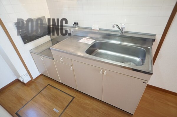 キッチン(写真は反転のお部屋です)