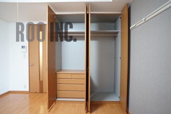 収納(写真は反転のお部屋です)