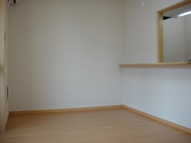 物件内観写真4　(写真は反転のお部屋です)