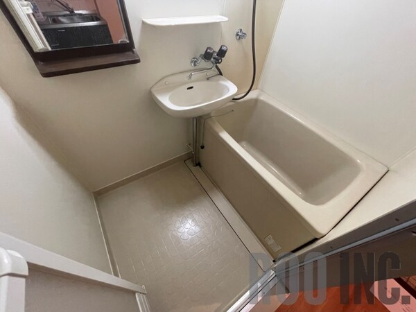 バス・シャワールーム(写真は反転のお部屋です)