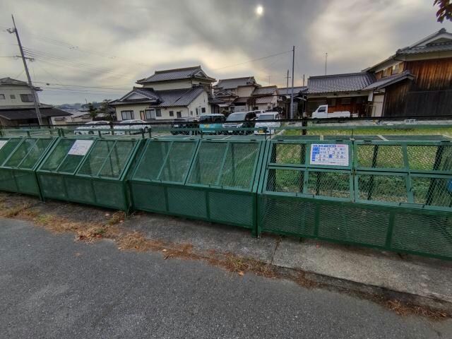 物件外観写真3　(ゴミステーション)