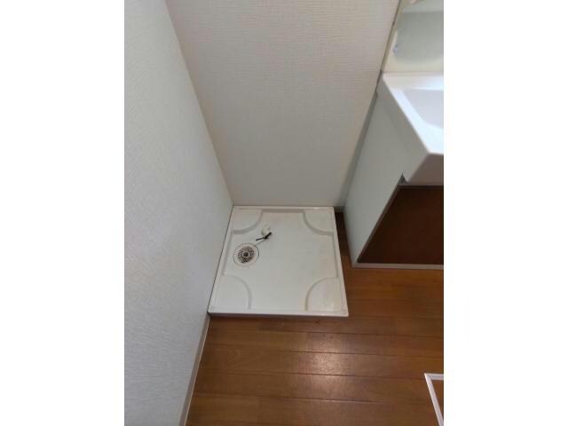 物件内観写真10　(洗濯機置場)