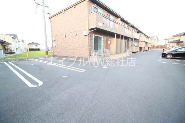 物件外観写真4　(駐車場)