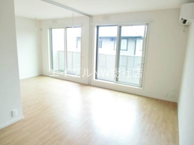 物件内観写真4　(同タイプの部屋画像です)