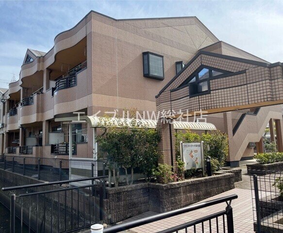 物件外観写真2　(外観写真（昼）)