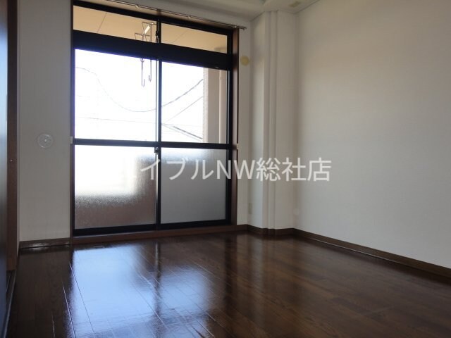 物件内観写真19　(南側洋室)