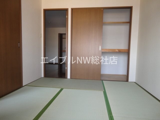 物件内観写真23　(和室収納)