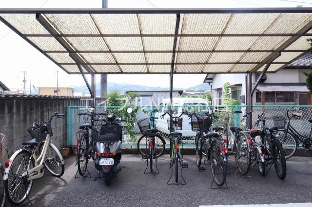 物件外観写真5　(駐輪場)