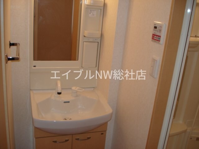 物件内観写真8　(洗髪洗面化粧台)