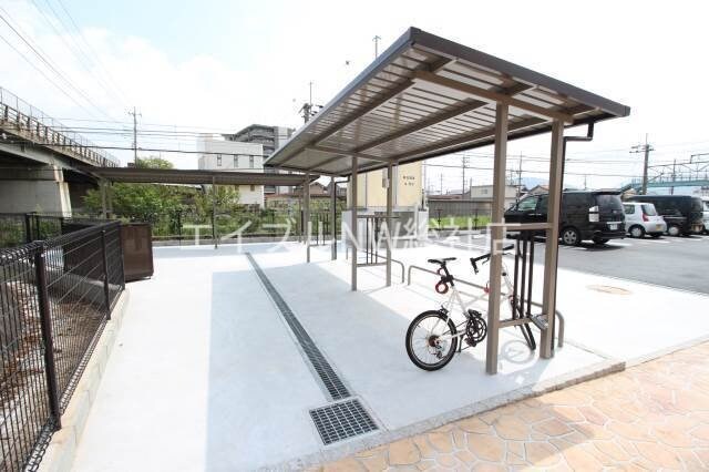 物件外観写真5　(駐輪場)