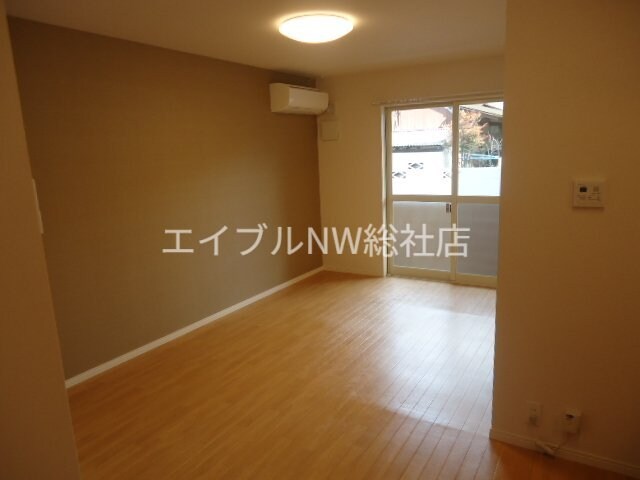 物件内観写真4　(リビング)