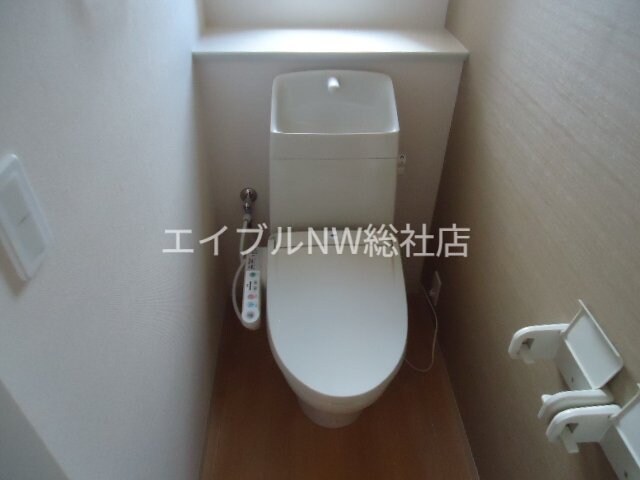 物件内観写真8　(シャワー付トイレ)