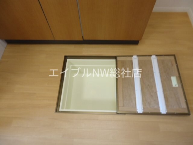 物件内観写真18　(床下収納)