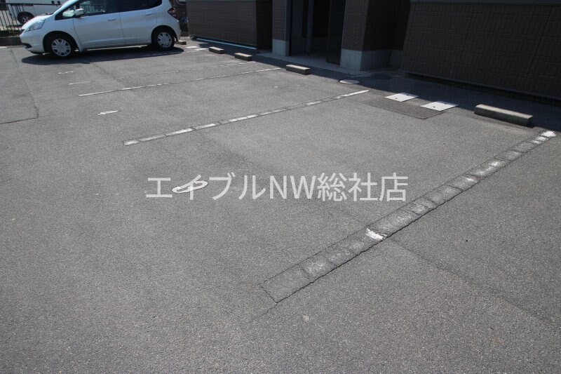物件外観写真4　(駐車場)