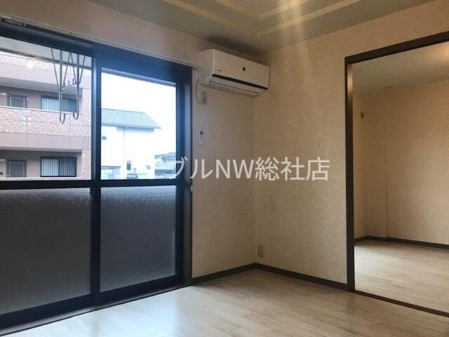 物件内観写真5　(リビング)