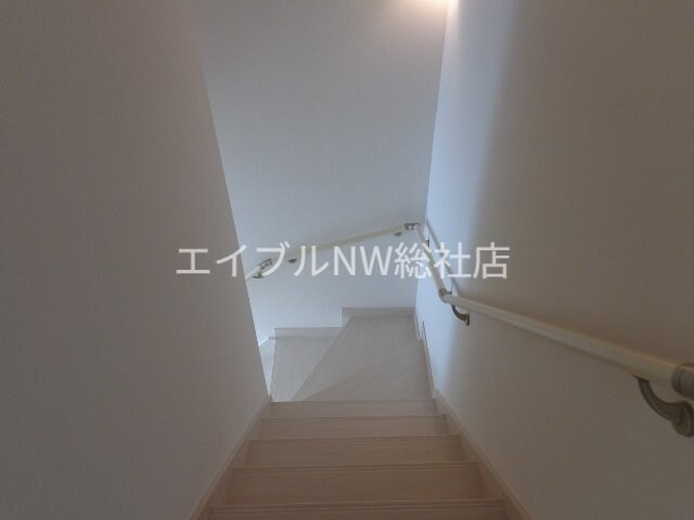 物件内観写真16　(階段)