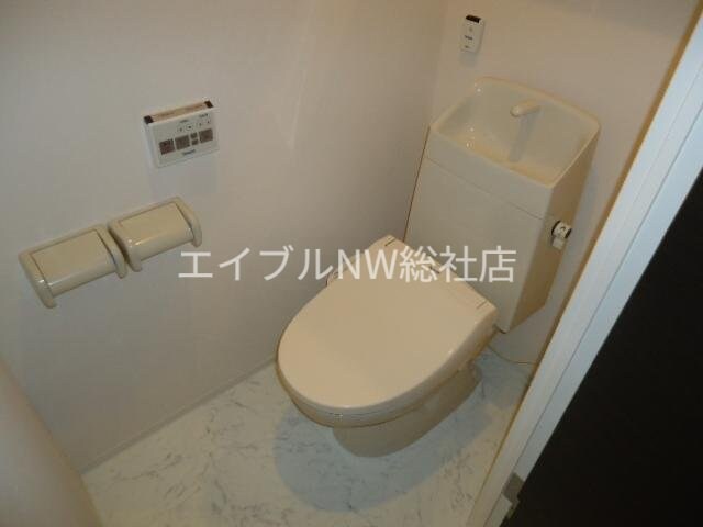 物件内観写真8　(シャワー付トイレ)