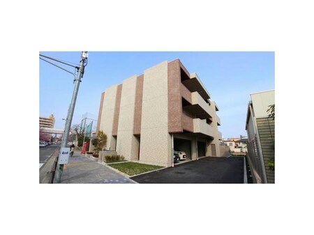 マルーン白壁外観写真