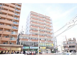NTビル白壁外観写真