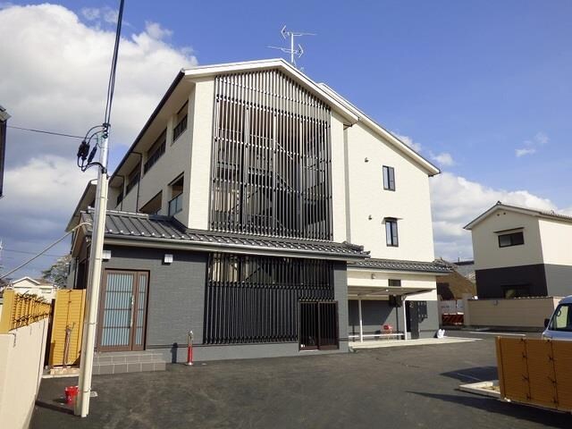 ドエル・ボーリウムの物件外観写真