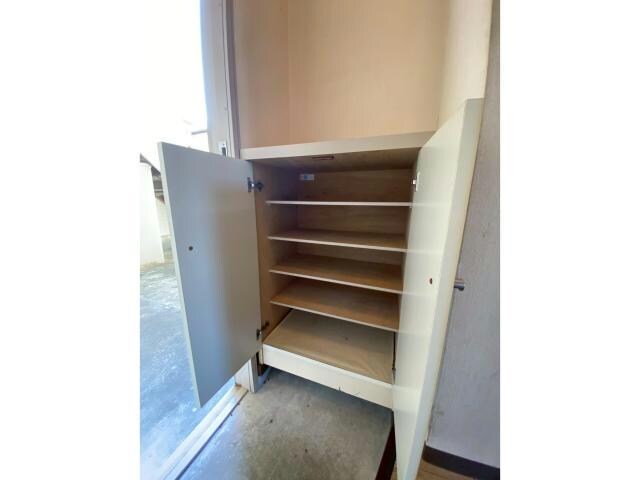 物件内観写真2　(シューズボックス)