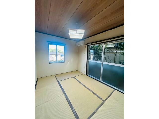 物件内観写真5　(和室6帖)