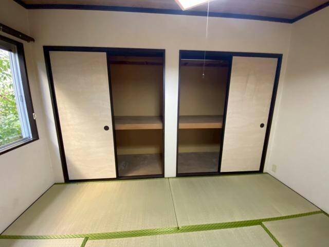 物件内観写真9　(和室収納)