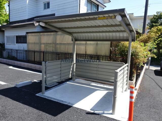 物件外観写真12　(駐輪場)