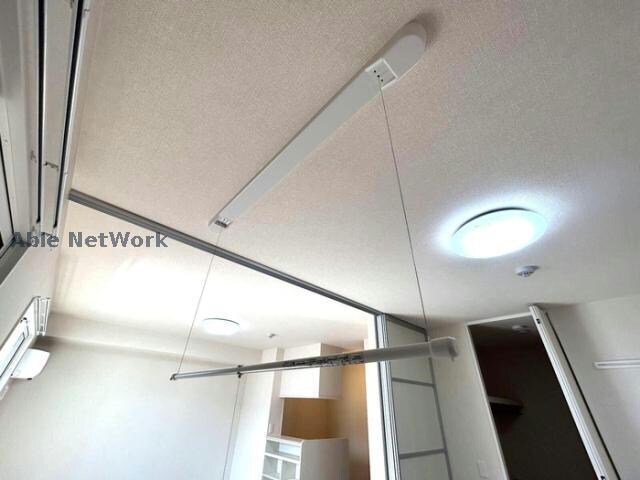 物件内観写真25　(室内物干し)