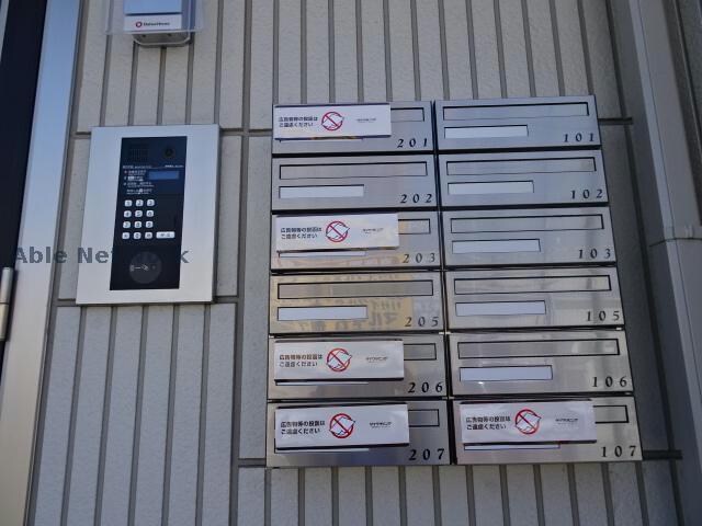 物件外観写真10　(オートロック・メールボックス)
