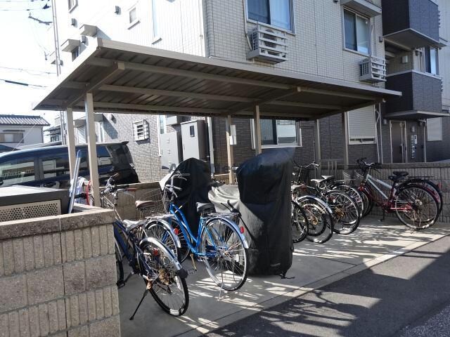 物件外観写真11　(駐輪場)