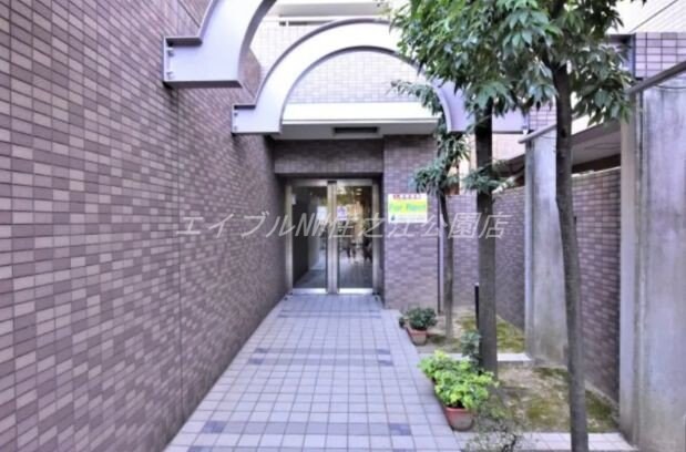 物件外観写真2　(正面入口)